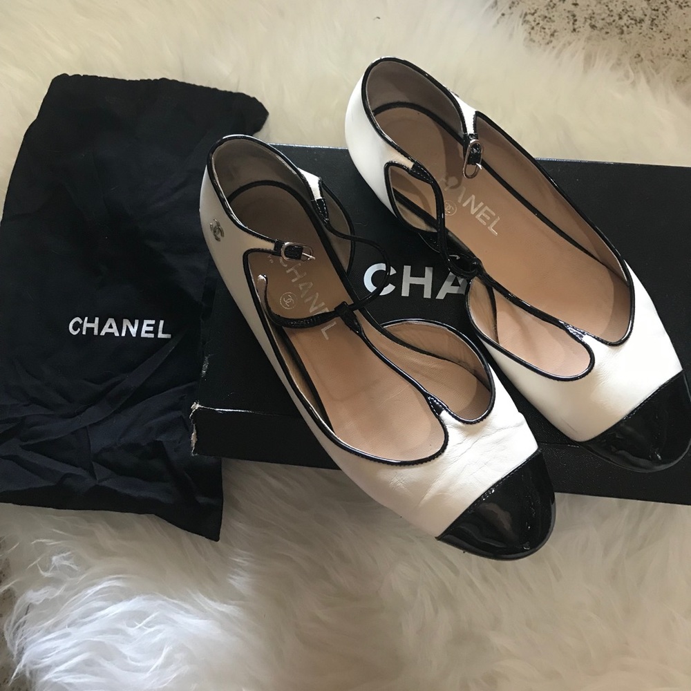 Authentic CHANEL Sz 38 T-strap flats